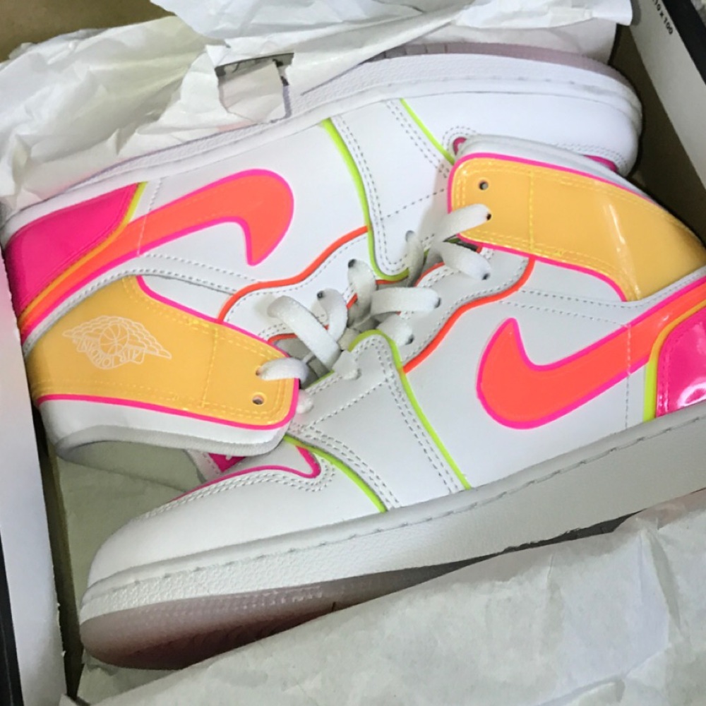 Air Jordan 1 Mid GS 
“Edge Glow”